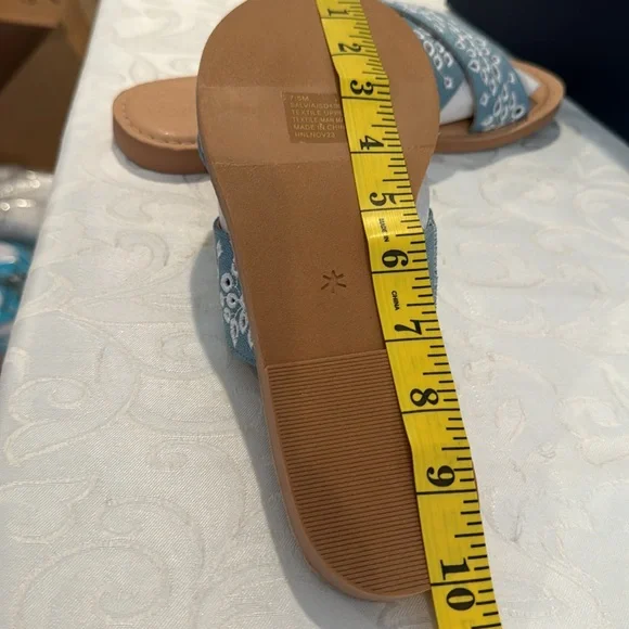 Splendid Salvia Embroidered Eyelet Slides. Size 7.5 - Picture 7 of 10